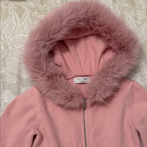 Chic Pink set with fuzzy sleeves and fuzzy hoodie - Picture 3 of 6